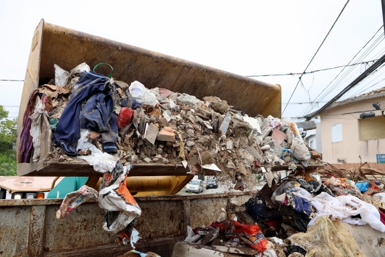 Ação no bairro Ribeirópolis recolhe 893 toneladas de resíduos sólidos
