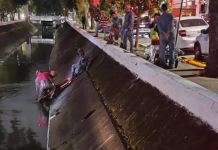 Adolescente é resgatado pelos bombeiros após cair dentro de canal em Santos