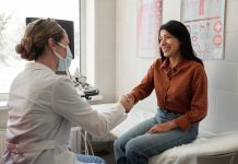 Check-up feminino: quais exames fazer em cada fase da vida e por quê