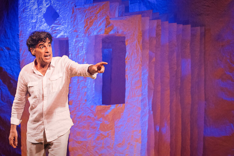 Teatro Municipal de São José recebe espetáculo gratuito com Paulo Betti