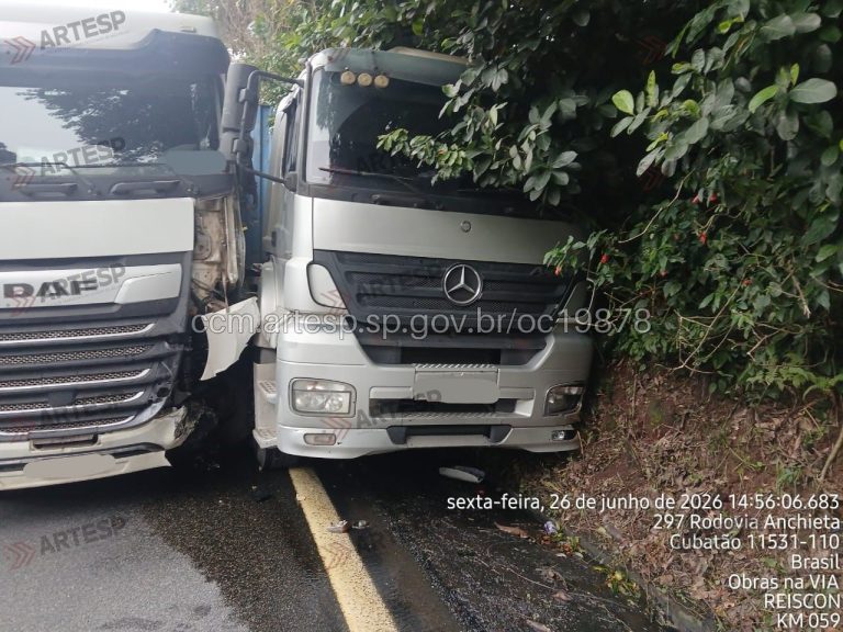 Falha mecânica em carreta provoca série de acidentes na Rodovia Anchieta em Cubatão