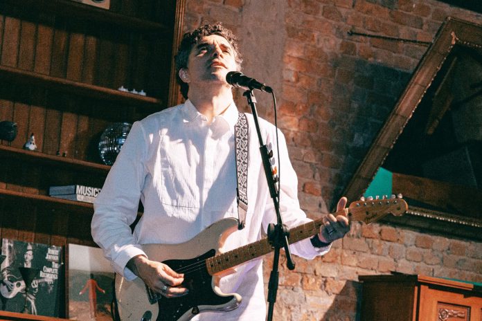 Davi Moraes estreia o show “Eletroacústico” no projeto “Mi Casa, Su Casa”, no Rio de Janeiro
