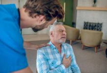 Dor no peito: 6 primeiros socorros que podem salvar vidas, segundo cardiologista