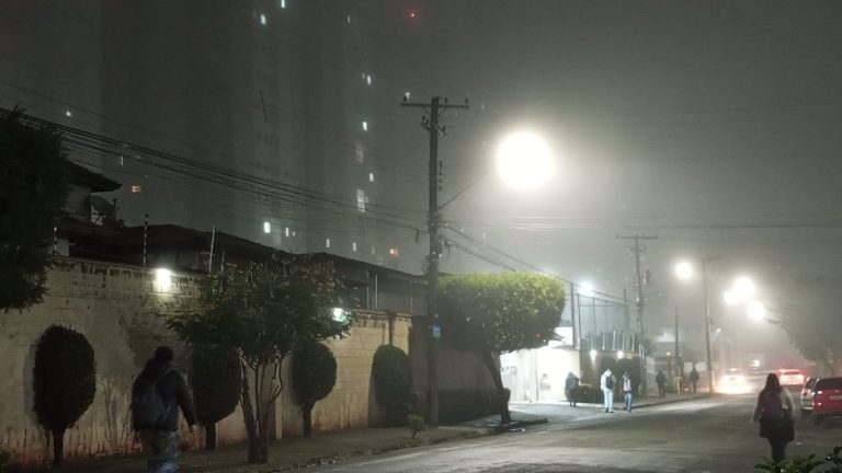 Neblina intensa reduz visibilidade e afeta voos em Viracopos