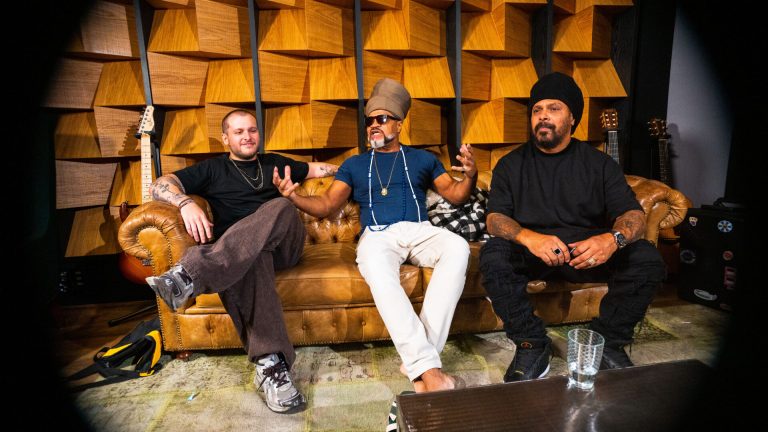 Em clima de Copa, Carlinhos Brown, Marcelo Falcão e Bruno Martini se unem no novo single “Eu Me Chamo Brasil”