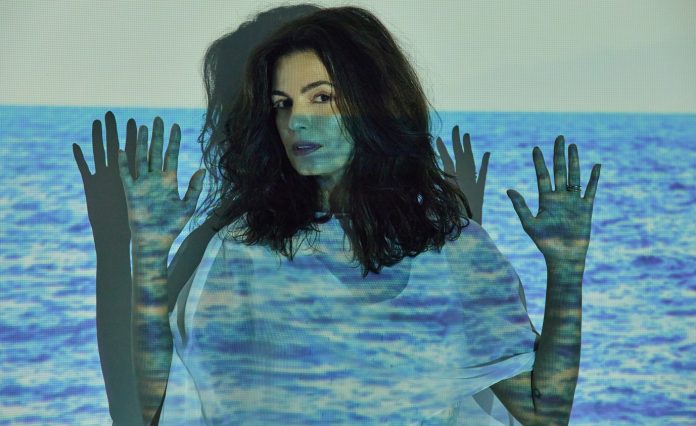 Emanuelle Araújo apresenta 1ºshow do álbum “Corra para o Mar” em SP