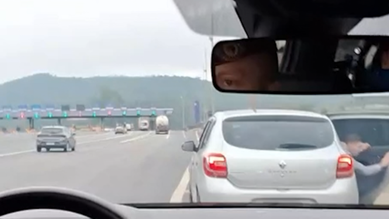 Membro de quadrilha pula do carro em movimento para tentar fugir de abordagem na Rod. dos Bandeirantes