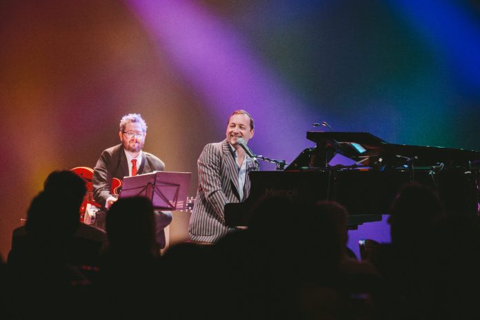 Festa da Música em São Paulo recebe o cantor francês Aymeric com clássicos da MPB