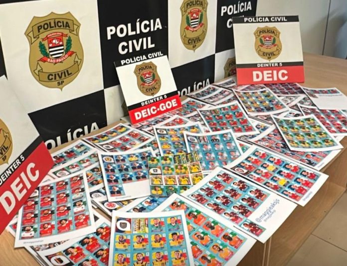 figurinhas copa falsas