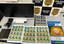 Ex-vereador é preso por falsificar e vender figurinhas da Copa do Mundo