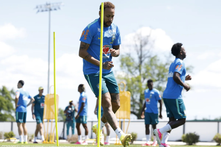 Neymar volta contra a Escócia e disputa vaga com Matheus Cunha no time titular do Brasil
