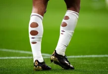Por que jogadores rasgam os meiões? Especialista explica