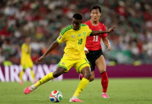 África do Sul faz jogo da vida, bate a Coreia e avança pela 1ª vez na Copa
