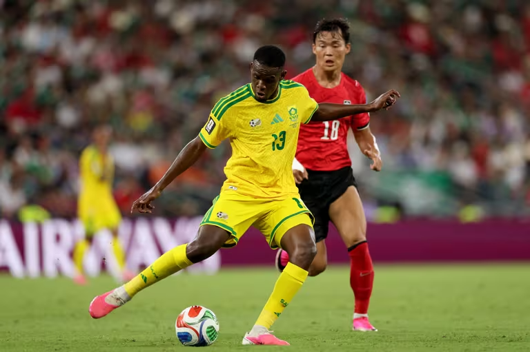 África do Sul faz jogo da vida, bate a Coreia e avança pela 1ª vez na Copa