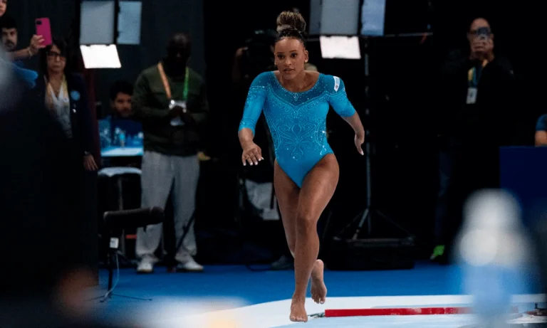 Rebeca Andrade leva o ouro no Pan de ginástica artística em seu retorno às competições