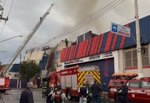 Incêndio de grandes proporções destrói galpão de autopeças na Lapa, em São Paulo