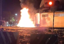 Acesso a bairro é fechado e moradores protestam ateando fogo em linha férrea de Cubatão