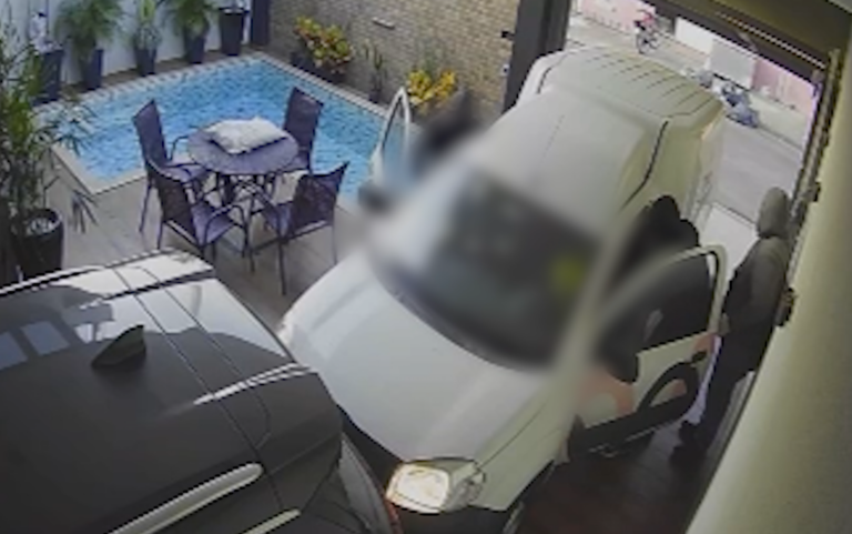Encapuzados armados invadem casa e comércio de uma família e rendem uma criança de 12 anos