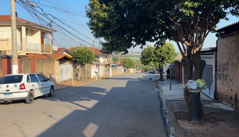 BRIGA DE VIZINHOS: Homem invade casa e destrói carro de vizinho após suspeita de traição