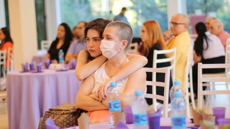 Hospital Unimed Araçatuba promove Maio Roxo com pacientes oncológicos