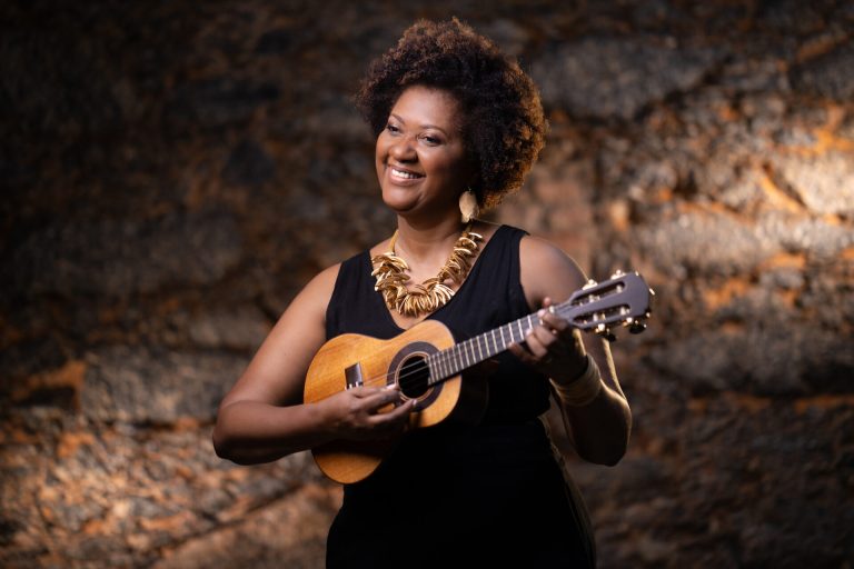 Nilze Carvalho circula com show “Nos Combates da Vida” pelo Estado do Rio de Janeiro