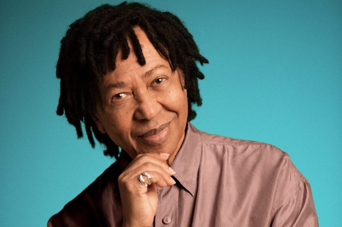 O que existe por trás de “Flor de Lis”, a canção mais dolorosa de Djavan