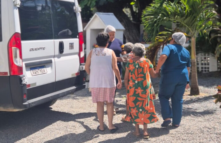 Operação transfere 51 idosos e encerra atividades de instituição com irregularidades em Santa Rita