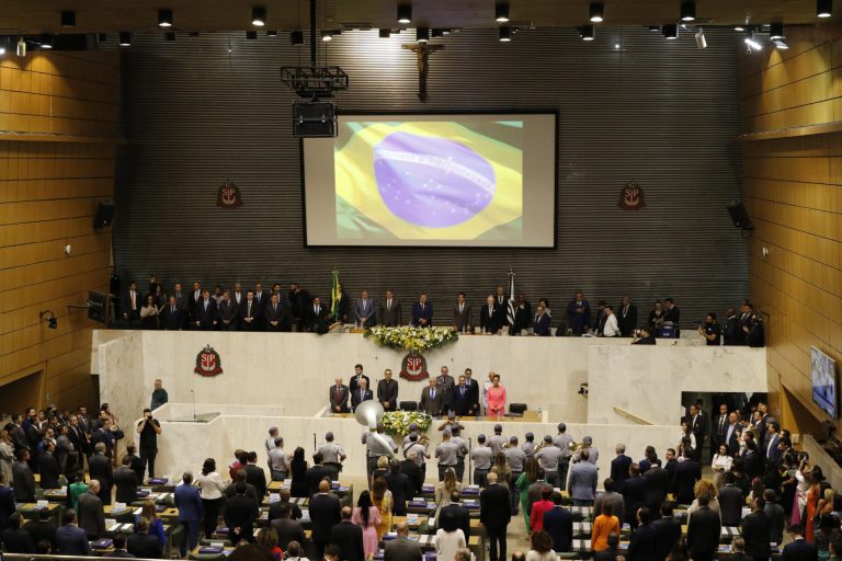 Oposição recolhe assinaturas para abrir CPI da privatização da Sabesp na Alesp