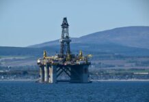 Petróleo dispara 3% após novos ataques de Israel e Irã no Oriente Médio