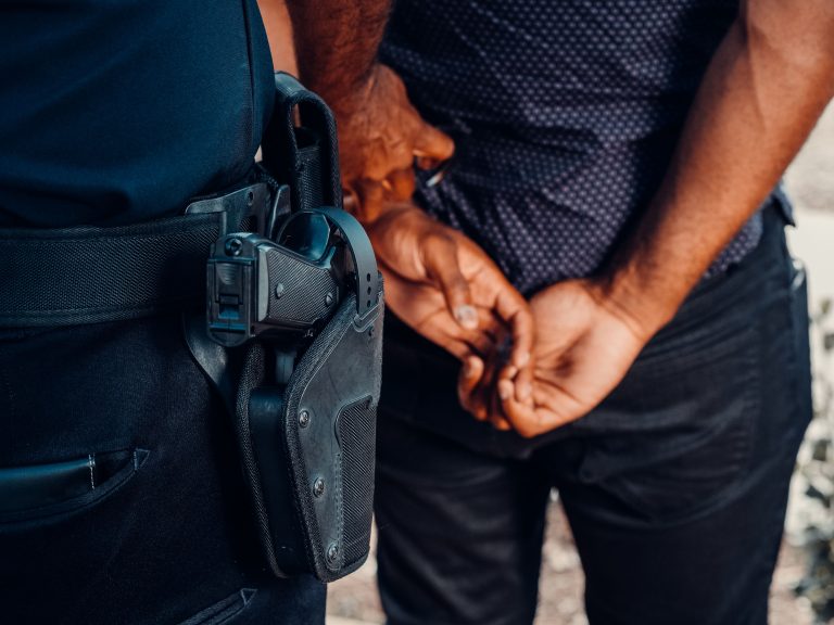 Suspeito de roubo é preso pela Polícia Militar após ação no bairro Vila Mathias, em Santos