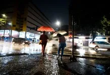Chuva deixa São Paulo em estado de atenção para alagamentos, e congestionamento chega a mil km