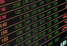 Dólar fecha em queda e Bolsa avança, com BC e dados de inflação em foco