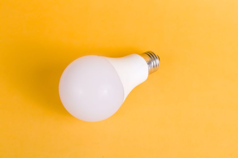 Conta de luz seguirá mais cara em julho; Aneel mantém bandeira amarela