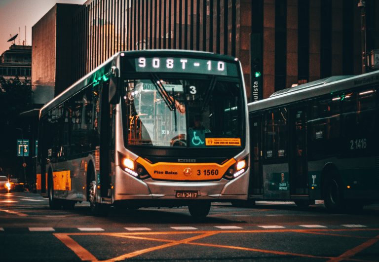 Lula sanciona marco do transporte público com veto à obrigação de municípios custearem gratuidades