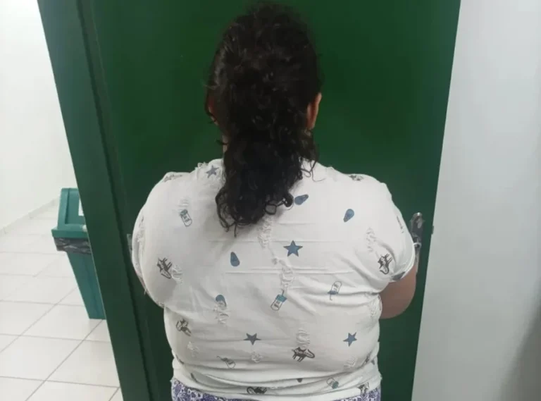Mulher de 37 anos é presa após fingir ter 12 e enganar família