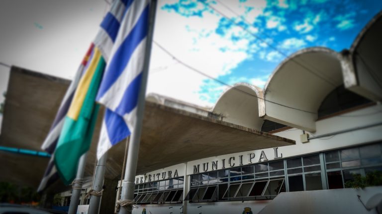 Jogo do Brasil altera horário de expediente nas Prefeituras da região