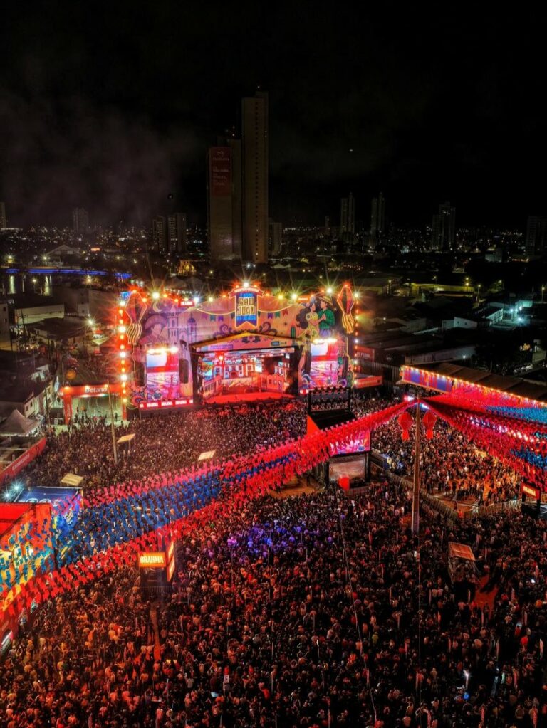Dorgival Dantas e Sâmya Maia comandam a festa no Parque do Povo nesta quinta-feira (4)