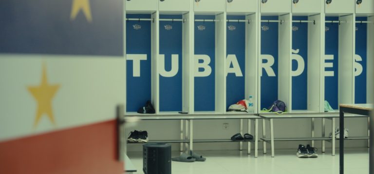 Seu Jorge narra a emocionante jornada de Cabo Verde rumo à sua 1ª Copa no documentário “Um Milagre no Atlântico”