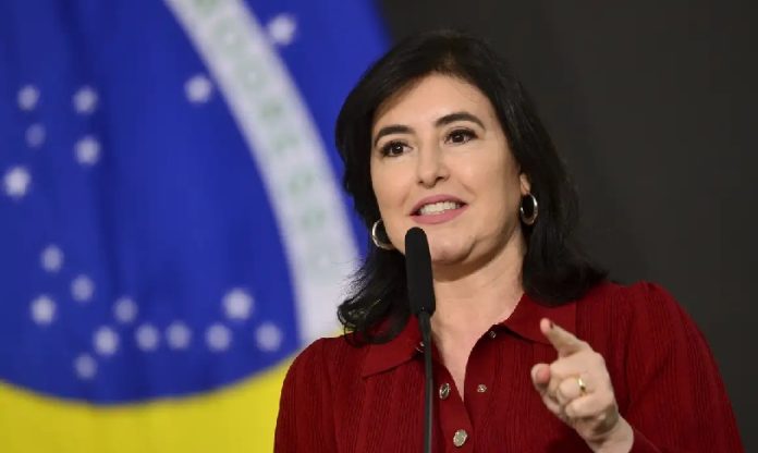 Simone Tebet defende reforma política e critica emendas em sabatina da Novabrasil