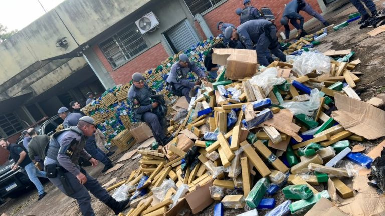 Apreensão histórica: PM intercepta 4,3 toneladas de maconha escondidas em carga no Oeste Paulista
