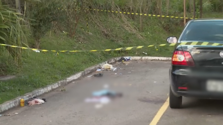 Homem não aceita o término e esfaqueia ex-namorada e o atual dela