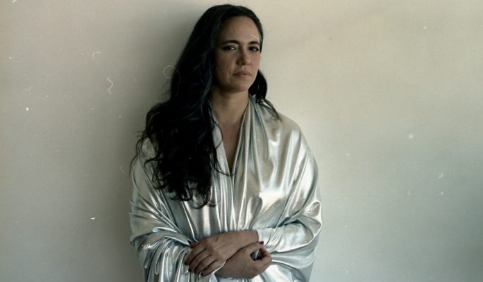 Tiê lança “Esgotada”, novo álbum autoral que inaugura projeto em dois atos