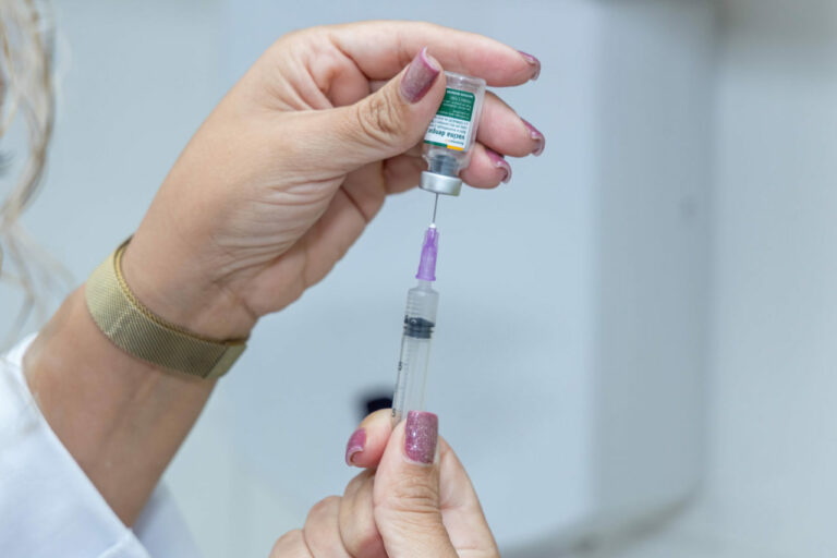 Quais são as mortes que podem estar ligadas à vacina da dengue? Veja perguntas e respostas