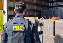 Cerca de 300 caixas de vinho avaliadas em mais de R$ 600 mil são apreendidas pela PRF em rodovia de Barra do Turvo