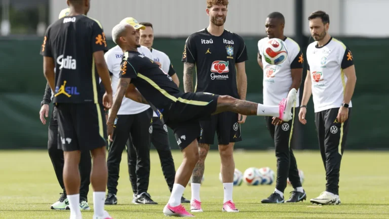 Exame aponta lesão, e Wesley é cortado da Copa do Mundo