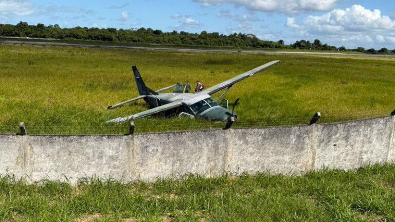 Avião da FAB sai da pista em Porto Seguro (BA) e fecha aeroporto por 4 horas