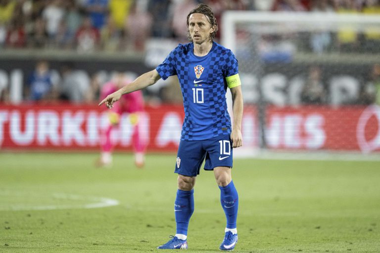 ‘VAR deveria intervir em erros de 200%’, diz Modric após queda da Croácia