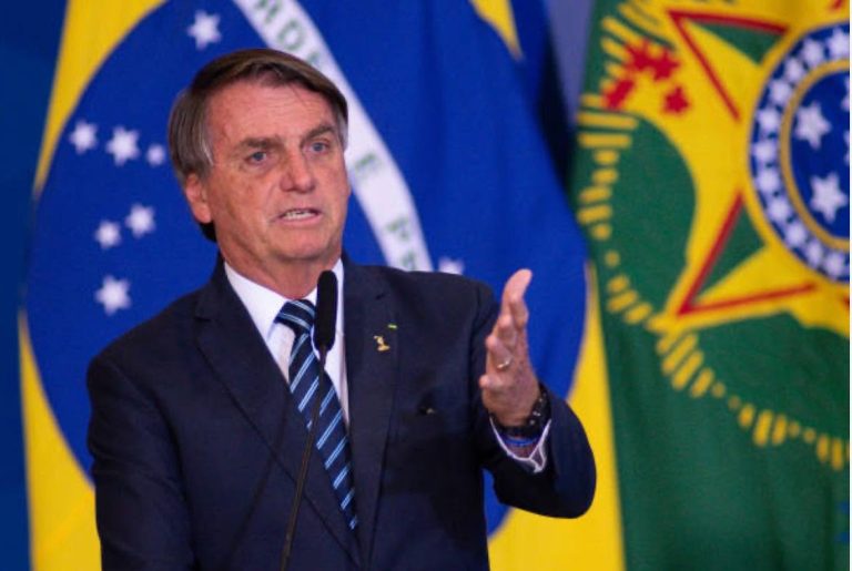 PGR defende manter Bolsonaro em prisão domiciliar, mas sem arma