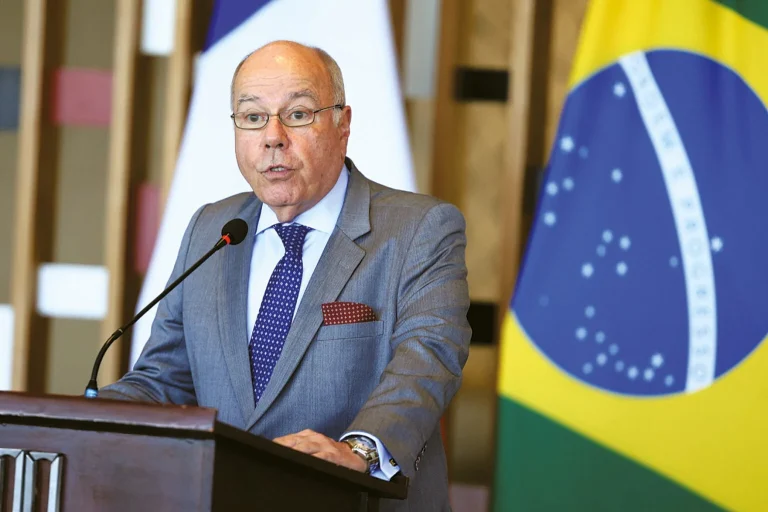 Rubio faz ataque grosseiro e arrogante contra Lula, diz Mauro Vieira após tarifaço