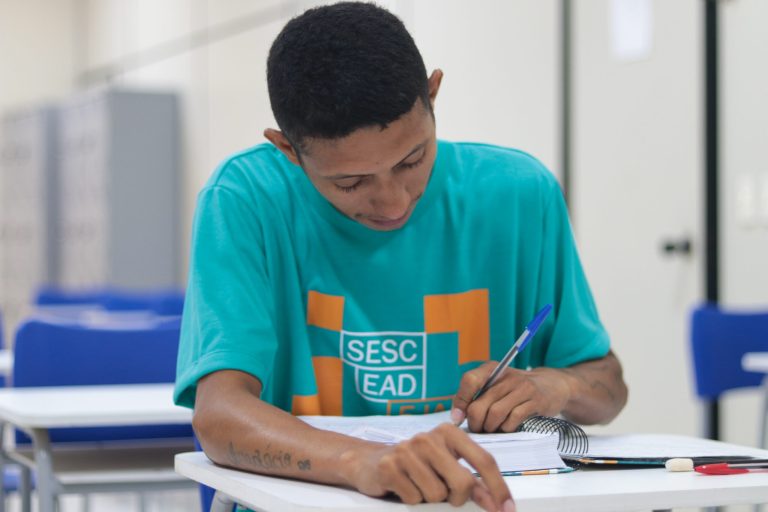 Sesc prorroga inscrições para EJA a distância gratuita; prazo termina no domingo (19)